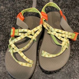 Like new! Girls Chaco size 3 only worn 2x!!!